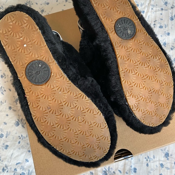 Ugg slippers - Picture 2 of 2